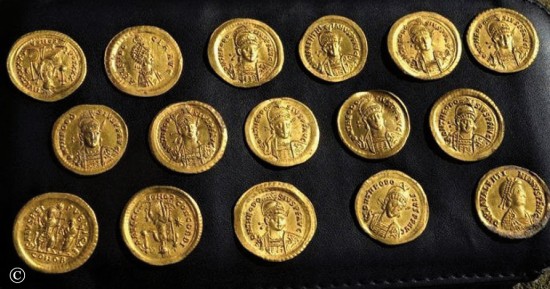 Vol d'un trésor de monnaies en or valant plusieurs milliers d